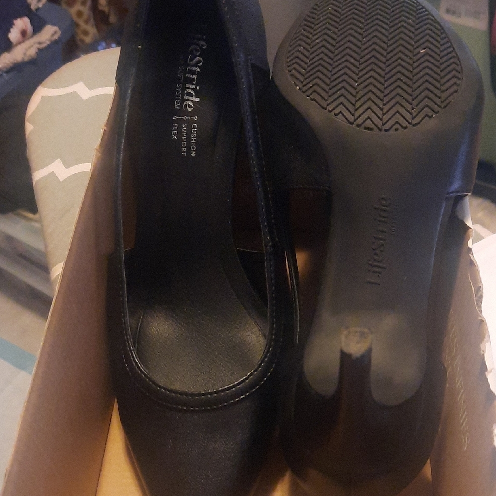 Life Stride Women's Classic Black Heels